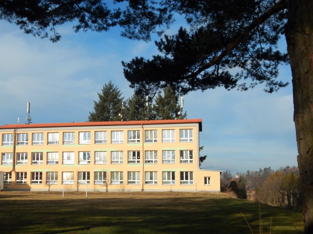 budova s tdami 1. a 2. stupn